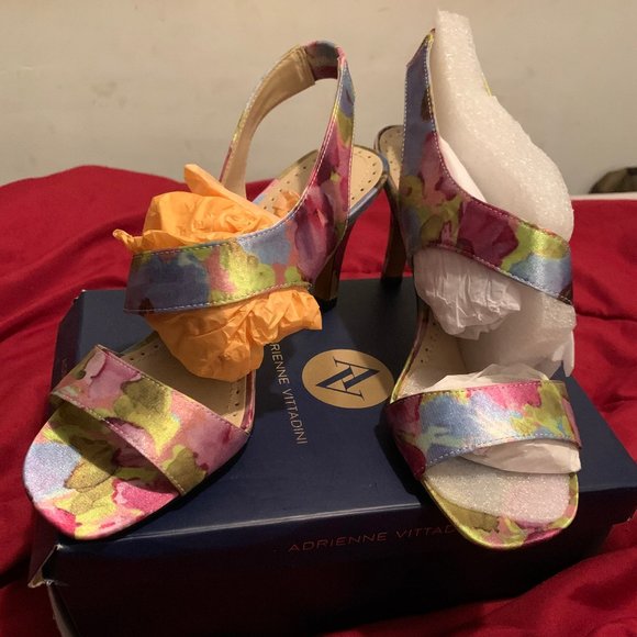 ADRIENNE VITTADINI MAGENTA FLORAL SHOES - Picture 4 of 6